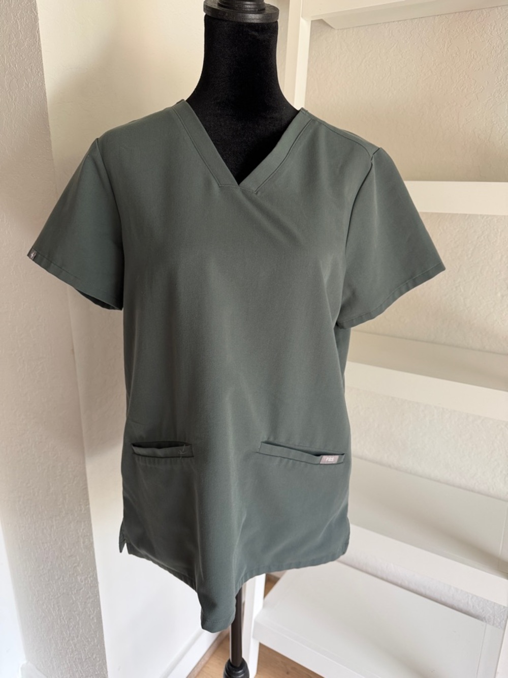 Figs Women's Casma 3 pocket Scrub Top in Bonsai green. Kade cargo pant set
